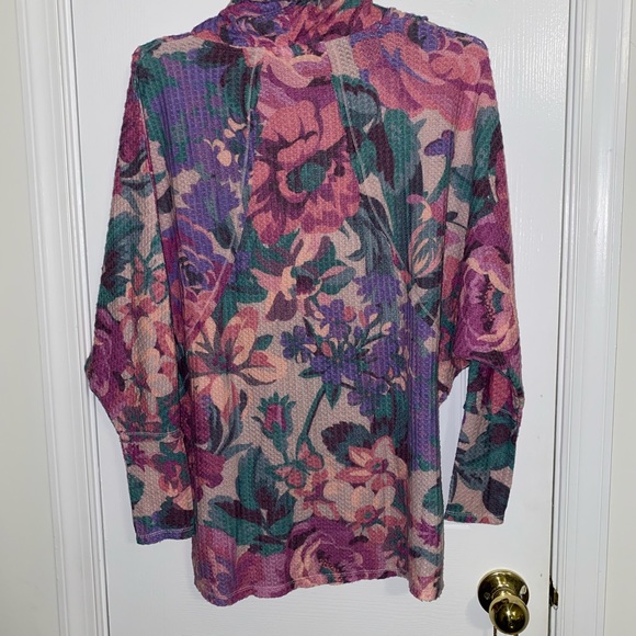LulaRoe Kristen Pullover - Picture 4 of 5